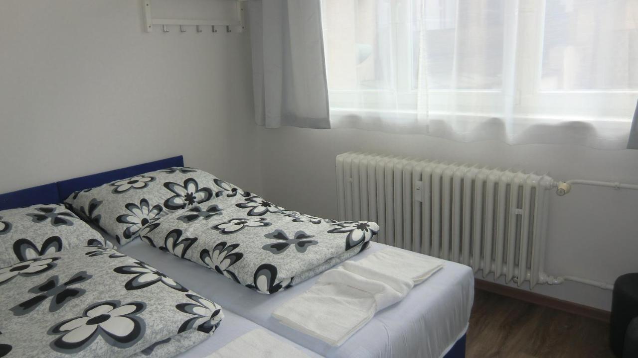 Appartement Hu à Prague Extérieur photo